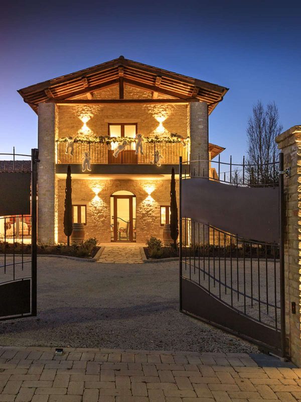 Red Room Gallery (5)